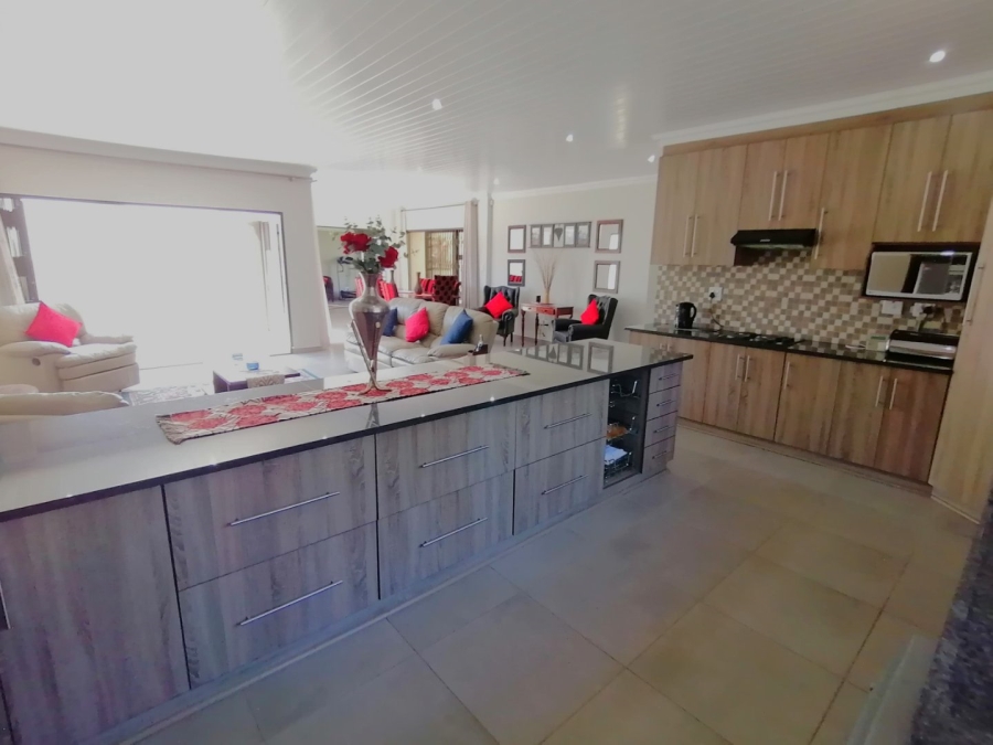 3 Bedroom Property for Sale in Langenhovenpark Free State